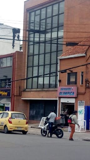 Edificio en arriendo o venta Cundinamarca Bogotá La Porciuncula 426 m2 Habitaciones 0 Baños 2 Garajes 0 Precio venta $2400000000 Precio arriendo $15000000