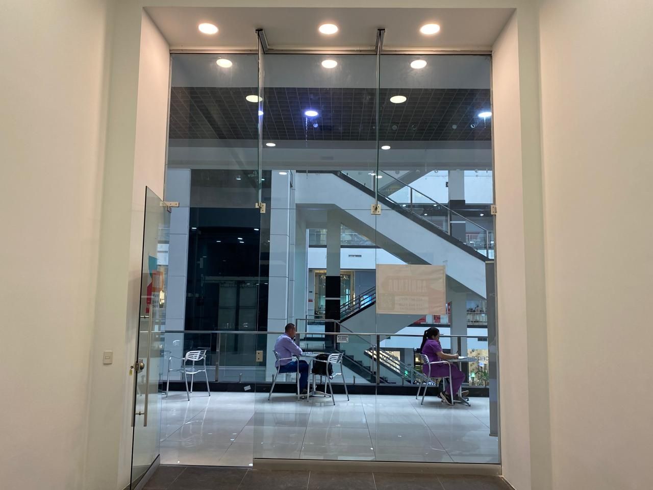 Local en arriendo Valle Del Cauca Cali Centenario 57 m2 Habitaciones 0 Baños 0 Garajes 2 Precio $5300000