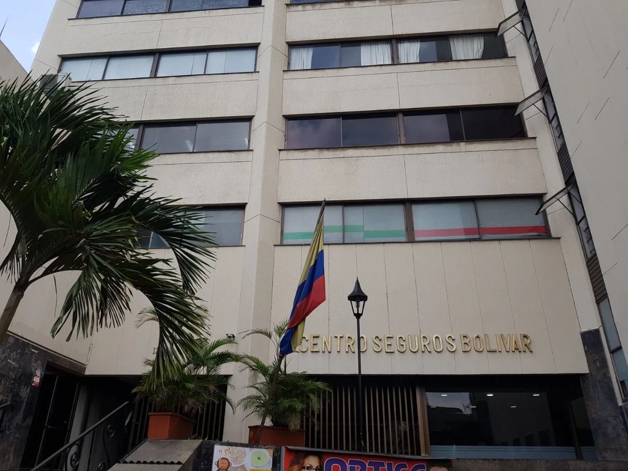 Inmuebles en Remate Oficina en venta Valle Del Cauca Cali San Pedro 964 m2 Habitaciones 0 Baños 3 Garajes 4 Precio $1456923500