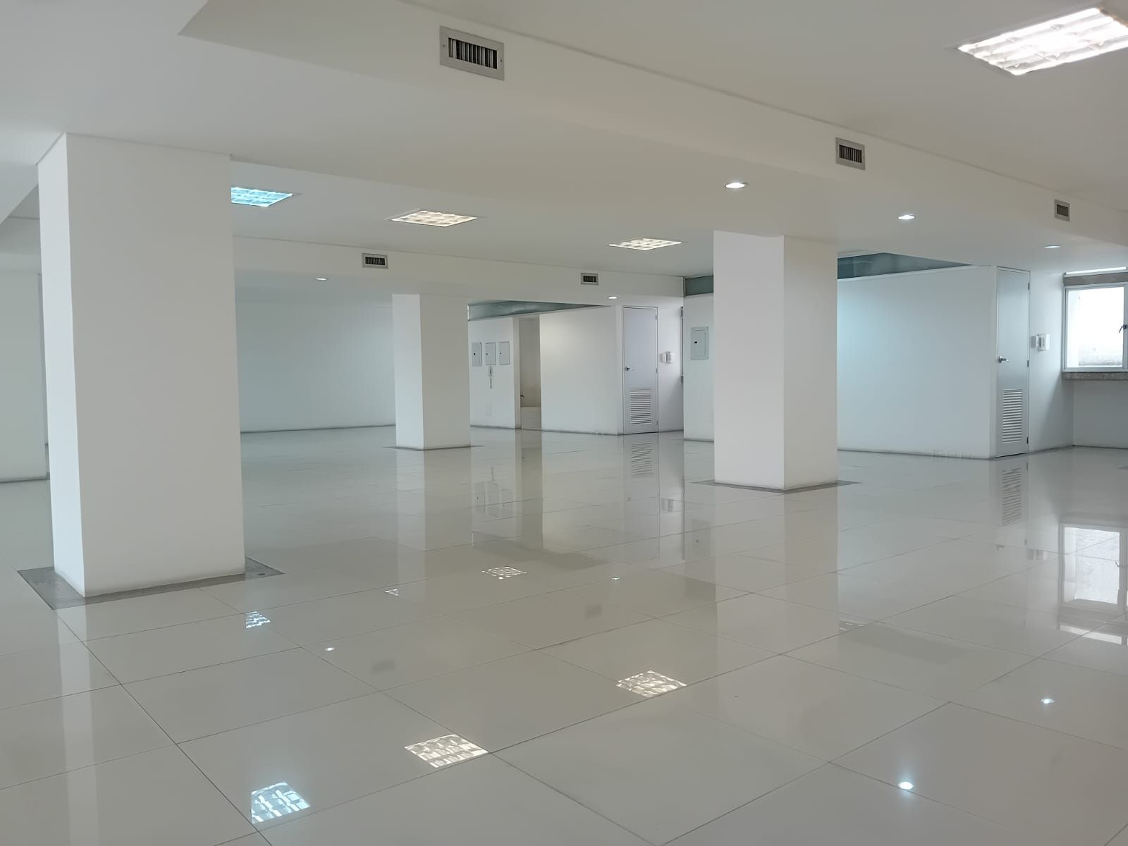 Oficina en arriendo Valle Del Cauca Cali San Pedro 278 m2 Habitaciones 0 Baños 3 Garajes 0 Precio $7990000