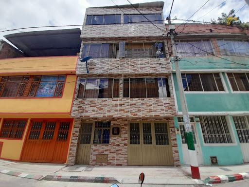 Casa en venta Cundinamarca Bogotá El Olivo 264 m2 Habitaciones 12 Baños 5 Garajes 1 Precio $350000000