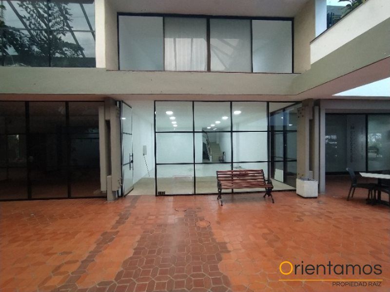 Local en arriendo Antioquia Itagüí La Esmeralda 180 m2 Habitaciones 0 Baños 0 Garajes 1 Precio $9000000