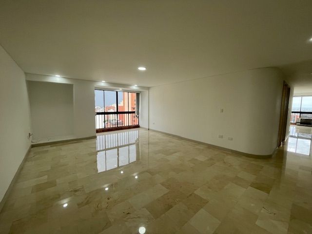Apartamento en venta Valle Del Cauca Cali El Peñón 160 m2 Habitaciones 3 Baños 4 Garajes 2 Precio $800000000