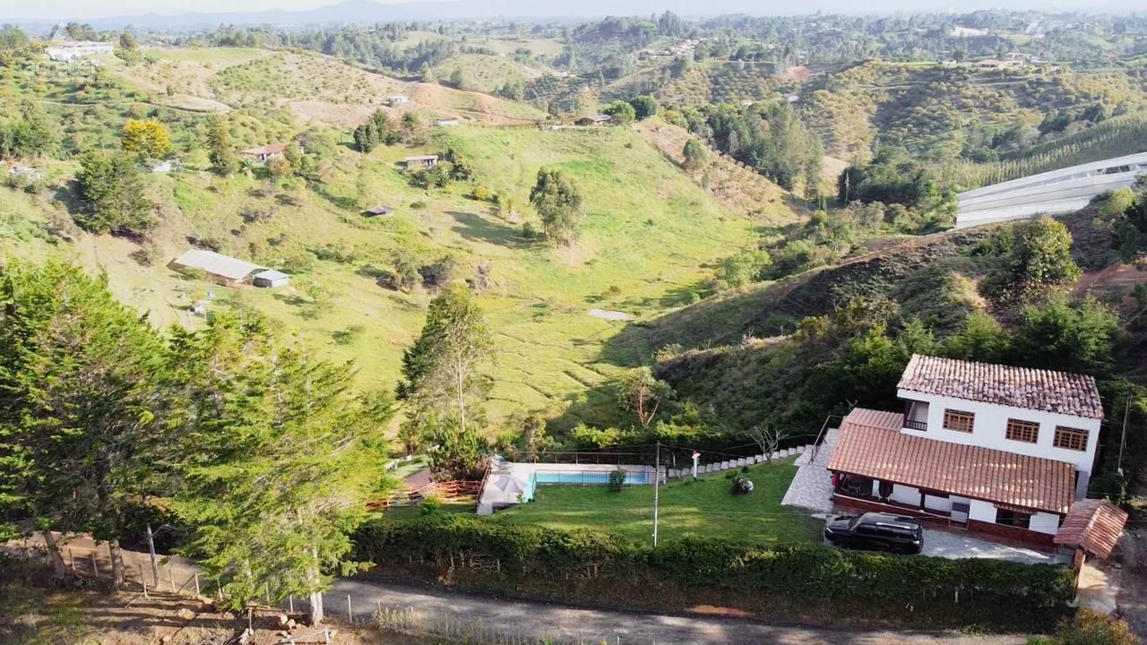 Finca en venta Antioquia Rionegro El Porvenir 240 m2 Habitaciones 7 Baños 3 Garajes 0 Precio $750000000