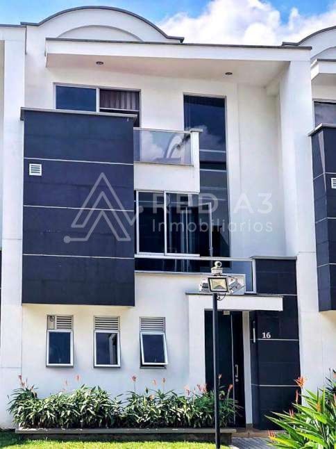 Casa en venta Risaralda Pereira Pinares De San Martin 169 m2 Habitaciones 3 Baños 4 Garajes 3 Precio $650000000