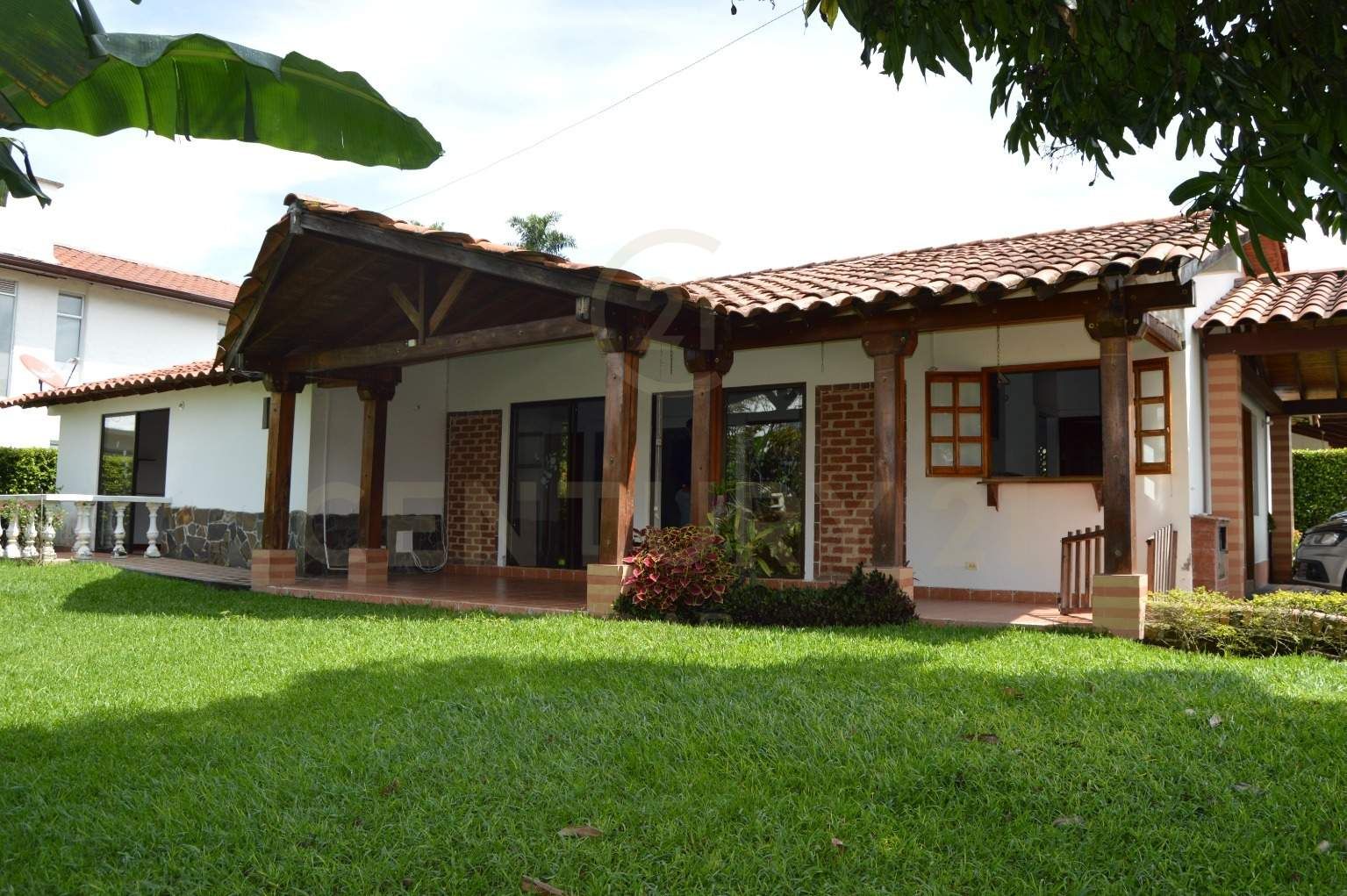 Casa en venta Quindío Armenia Sector Parque Valencia 200 m2 Habitaciones 3 Baños 6 Garajes 3 Precio $620000000