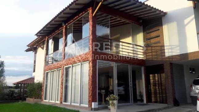 Casa en venta Risaralda Pereira Pereira 350 m2 Habitaciones 5 Baños 17 Garajes 10 Precio $1500000000