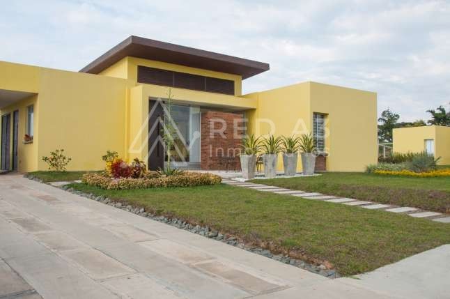 Casa en venta Risaralda Pereira Br Jardin Ii Etapa 251 m2 Habitaciones 3 Baños 6 Garajes 5 Precio $877000000