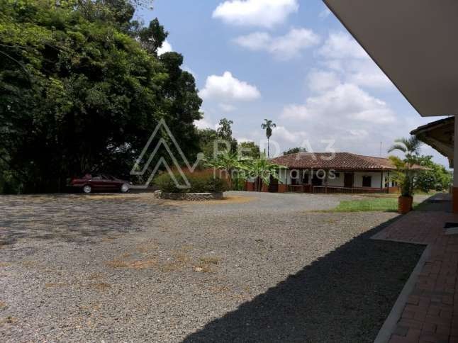 Casa en venta Risaralda Pereira Br Jardin Ii Etapa 1500 m2 Habitaciones 6 Baños 9 Garajes 6 Precio $6000000000