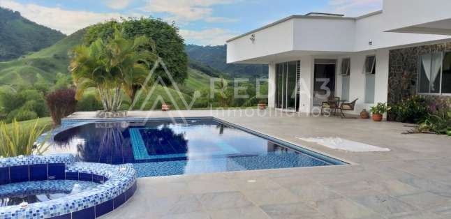 Casa en venta Risaralda Pereira Pereira 426 m2 Habitaciones 3 Baños 4 Garajes 3 Precio $1300000000