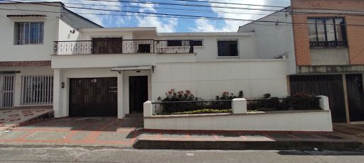 Casa en venta Risaralda Pereira Popular Modelo 184 m2 Habitaciones 4 Baños 6 Garajes 3 Precio $900000000