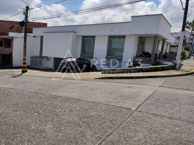 Casa en arriendo Risaralda Pereira Popular Modelo 558 m2 Habitaciones 7 Baños 21 Garajes 5 Precio $10000000