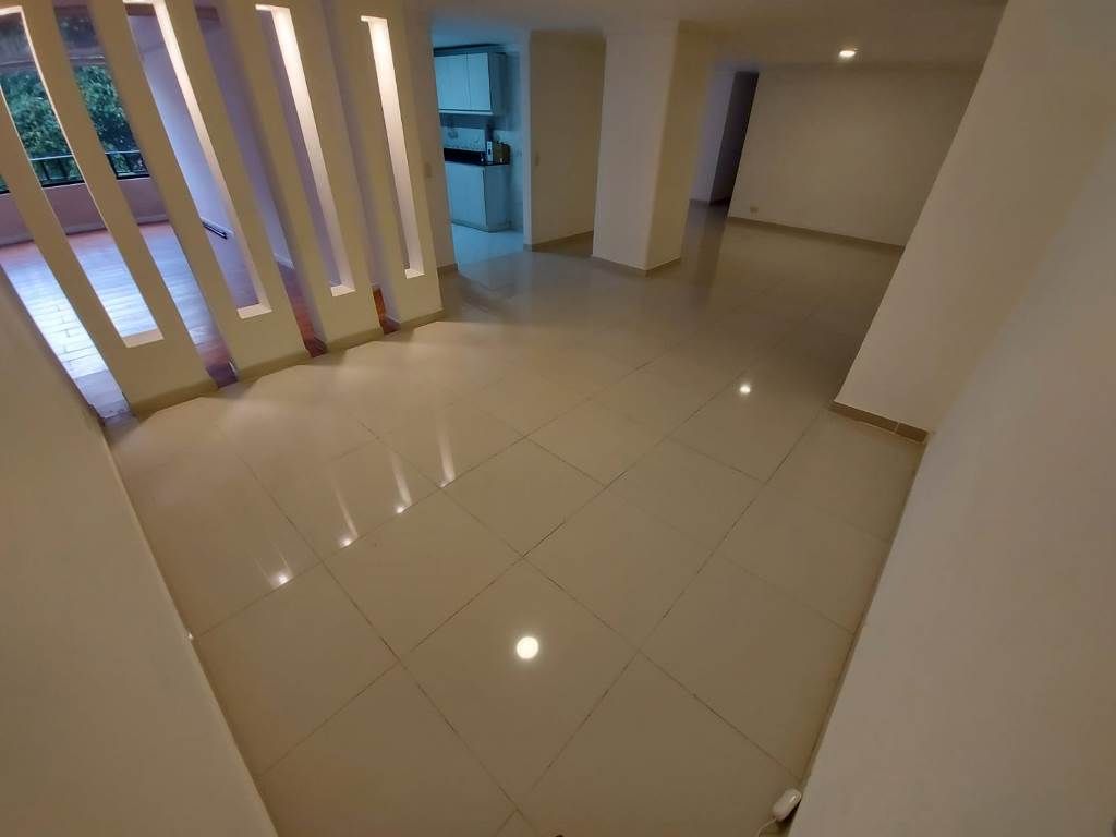 Apartamento en arriendo Antioquia Medellín La Aguacatala 198 m2 Habitaciones 3 Baños 4 Garajes 3 Precio $8700000