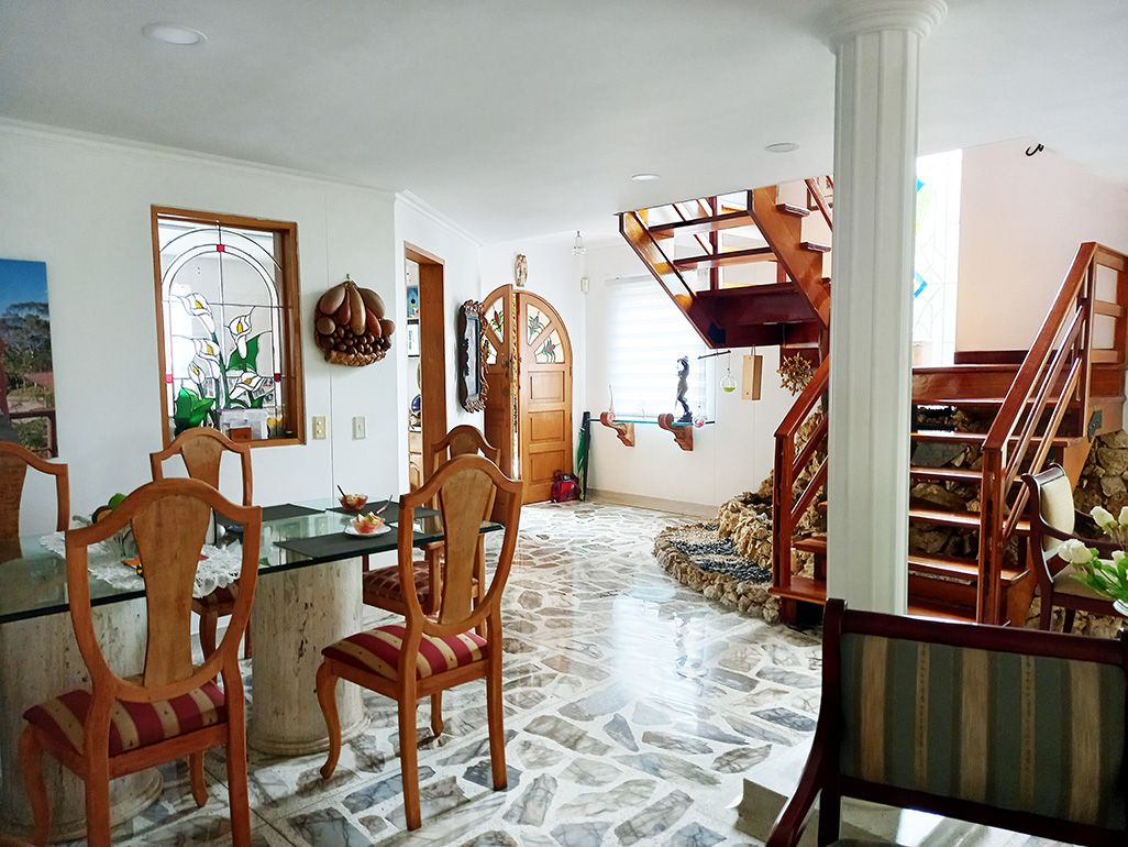 Casa en venta Antioquia Medellín Asomadera No2 295 m2 Habitaciones 4 Baños 6 Garajes 3 Precio $1500000000