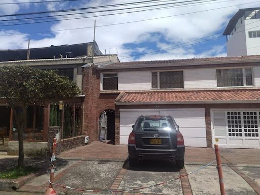 Casa en venta Cundinamarca Bogotá Santa Barbara Central 261 m2 Habitaciones 4 Baños 4 Garajes 2 Precio $1690000000