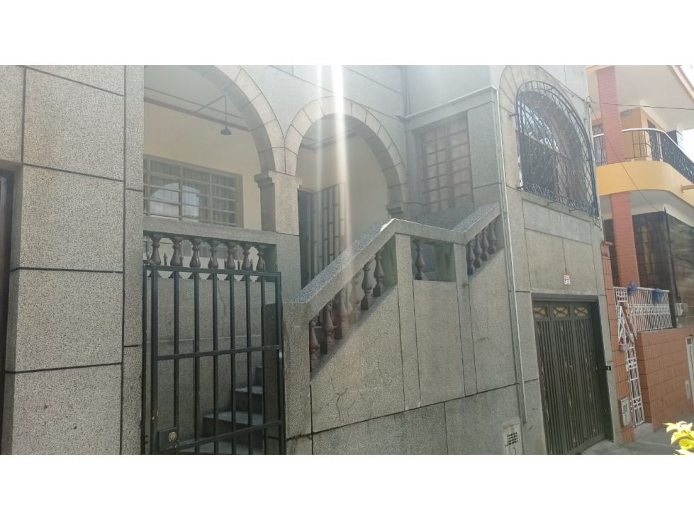 Casa en venta Antioquia Medellín Boston 270 m2 Habitaciones 8 Baños 4 Garajes 3 Precio $800000000