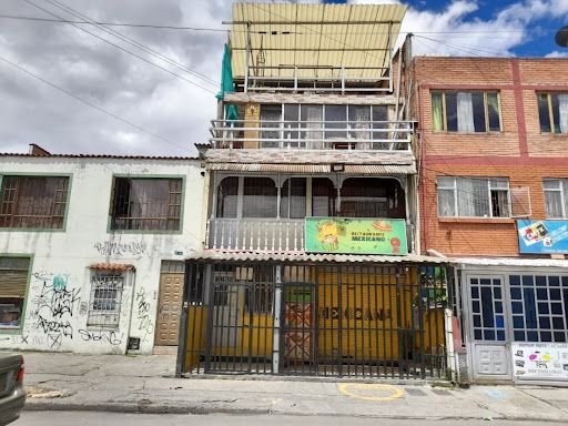 Casa en venta Cundinamarca Bogotá Super Manzana 5 480 m2 Habitaciones 3 Baños 4 Garajes 0 Precio $650000000