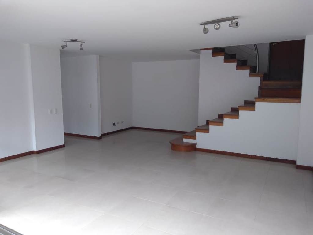 Apartamento en arriendo Antioquia Medellín El Diamante No2 124 m2 Habitaciones 3 Baños 4 Garajes 3 Precio $5200000