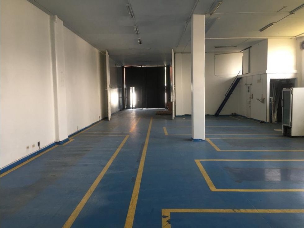 Bodega en arriendo o venta Cundinamarca Bogotá Colón 0 m2 Habitaciones 0 Baños 13 Garajes 5 Precio venta $2500000000 Precio arriendo $16000000