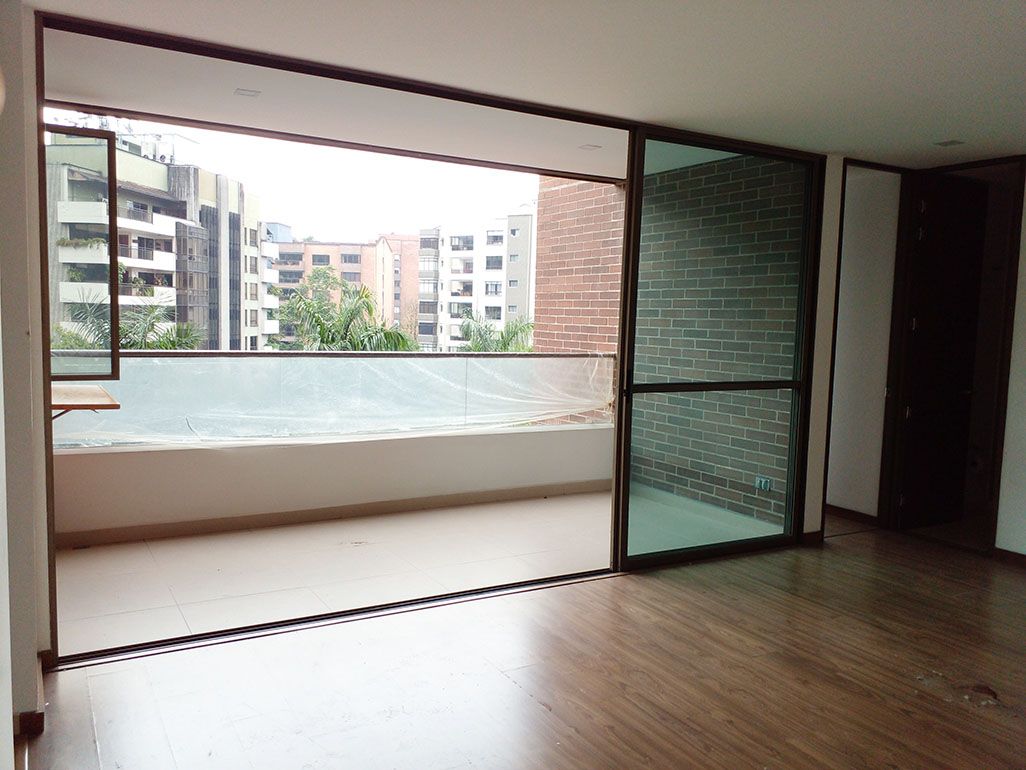 Apartamento en arriendo Antioquia Medellín Los Balsos No1 92 m2 Habitaciones 2 Baños 2 Garajes 3 Precio $2600000