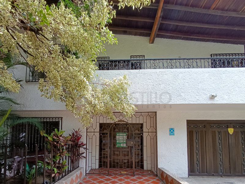 Casa en arriendo Antioquia Medellín Las Mercedes 100 m2 Habitaciones 7 Baños 3 Garajes 1 Precio $5000000