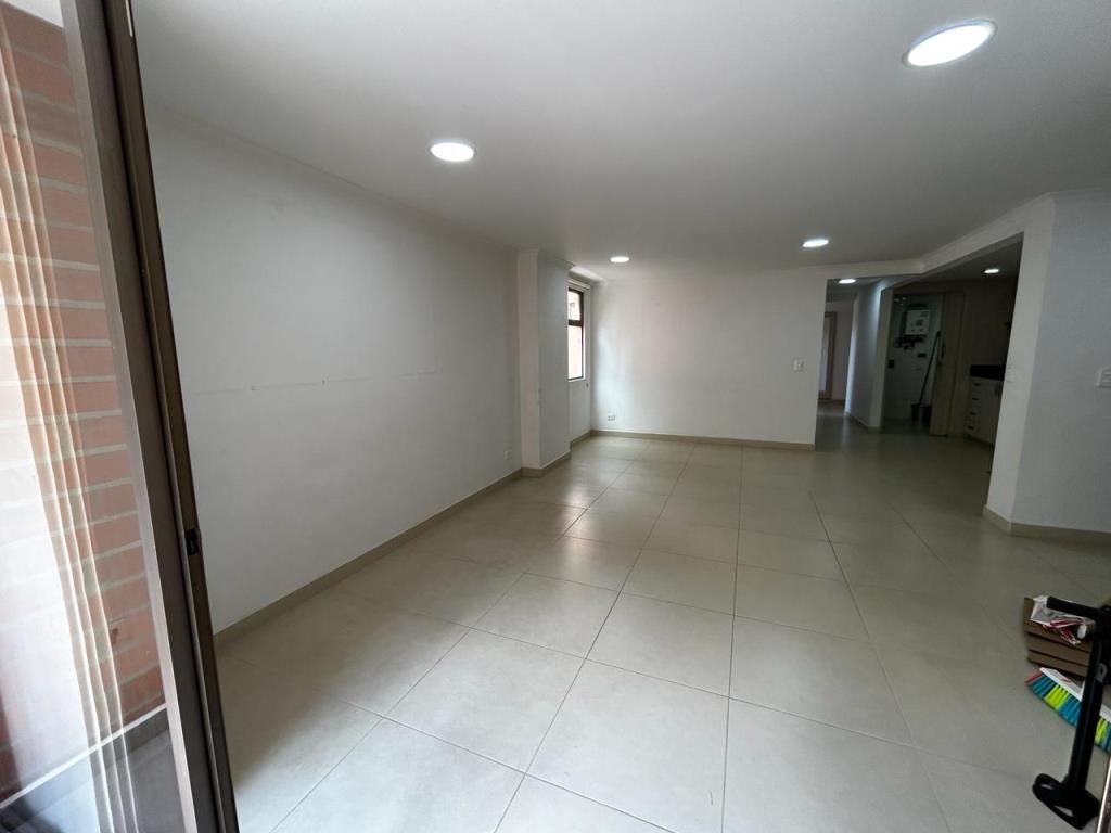 Apartamento en arriendo Antioquia Envigado Bosques De Zúñiga 115 m2 Habitaciones 3 Baños 2 Garajes 2 Precio $4000000