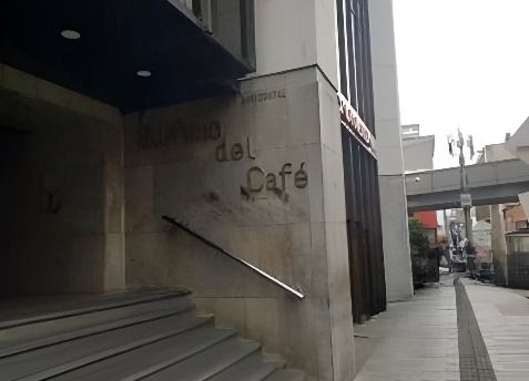 Inmuebles en Remate Oficina en arriendo o venta Antioquia Medellín La Candelaria 1194 m2 Habitaciones 0 Baños 2 Garajes 2 Precio venta $1118000000 Precio arriendo $80525190