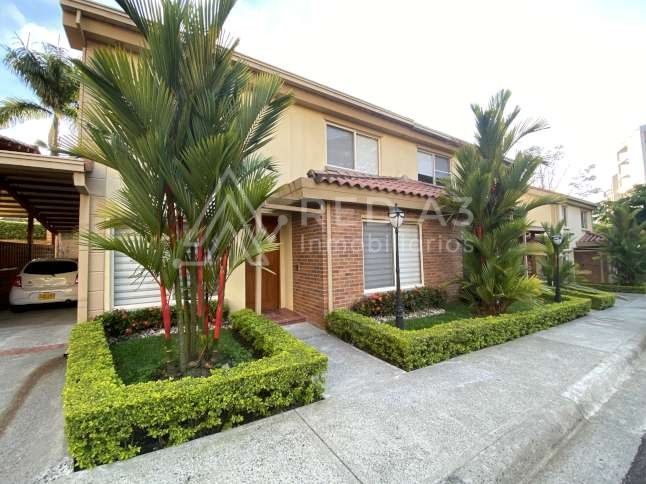 Casa en venta Risaralda Pereira Ur La Julia 215 m2 Habitaciones 3 Baños 4 Garajes 3 Precio $1100000000