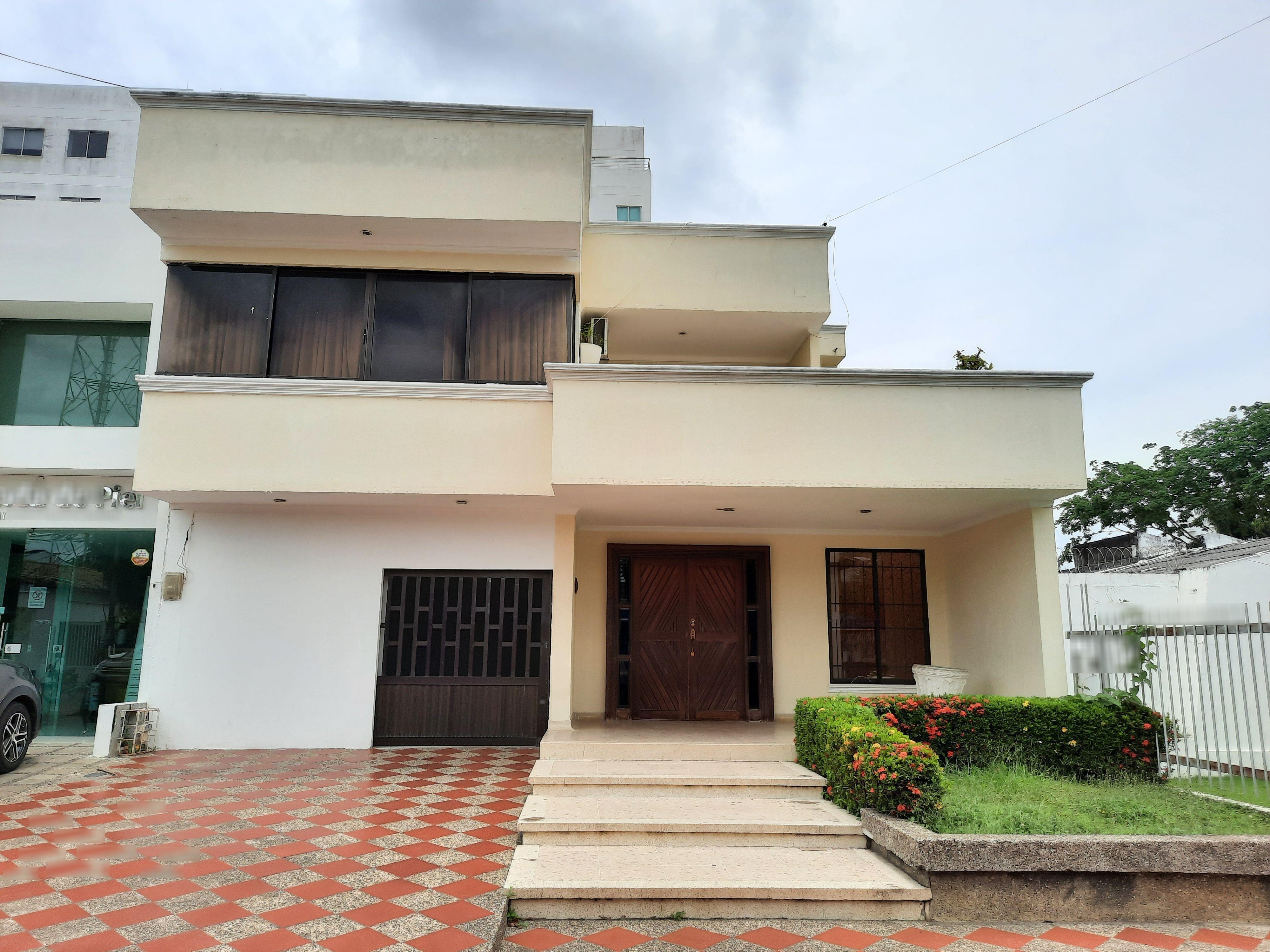 Casa en arriendo o venta Córdoba Montería La Castellana 317 m2 Habitaciones 3 Baños 6 Garajes 3 Precio venta $750000000 Precio arriendo $7000000