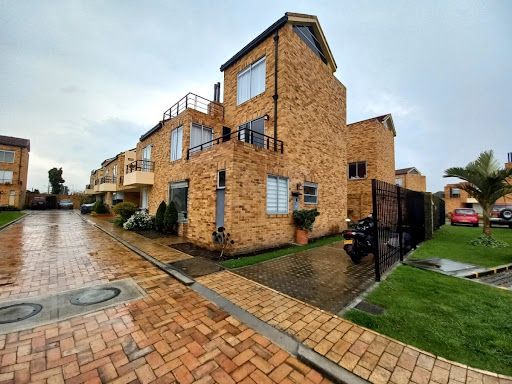 Casa en venta Cundinamarca Mosquera Cartagenita 180 m2 Habitaciones 3 Baños 4 Garajes 3 Precio $680000000