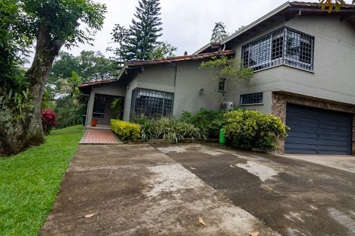 Casa en venta Antioquia Envigado Zúñiga 300 m2 Habitaciones 3 Baños 3 Garajes 2 Precio $2700000000