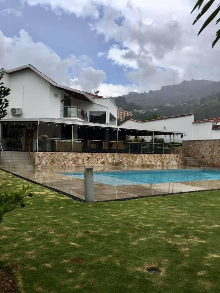 Casa en venta Santander Bucaramanga Lagos Del Cacique 450 m2 Habitaciones 4 Baños 8 Garajes 7 Precio $3000000000