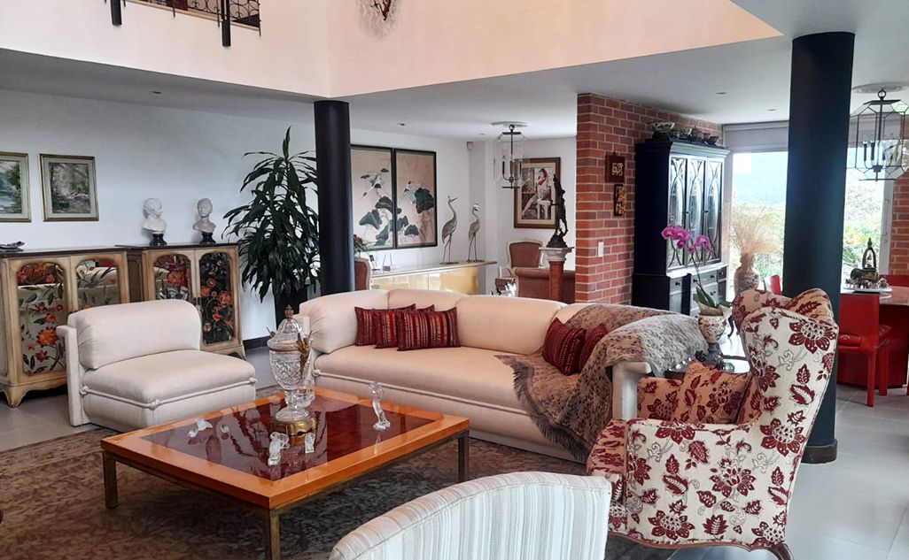 Casa en arriendo o venta Antioquia Envigado La Mesa 450 m2 Habitaciones 4 Baños 13 Garajes 7 Precio venta $2430000000 Precio arriendo $15700000