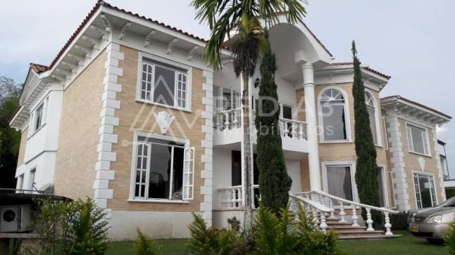 Casa en venta Risaralda Pereira Pereira 800 m2 Habitaciones 5 Baños 13 Garajes 4 Precio $1400000000