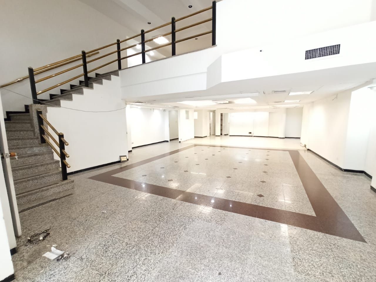 Local en arriendo Antioquia Medellín La Candelaria 307 m2 Habitaciones 0 Baños 6 Garajes 1 Precio $18000000