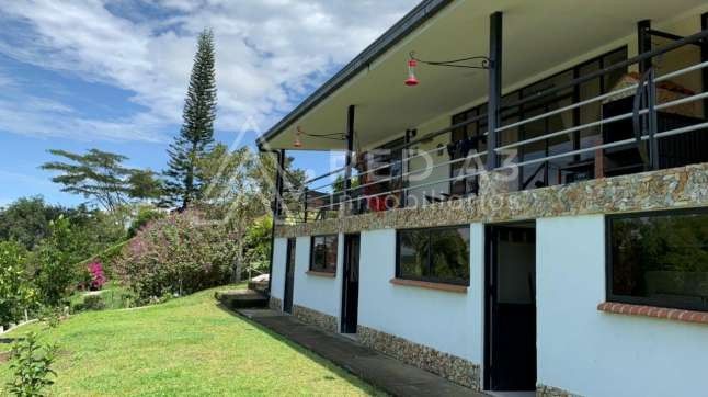 Casa en venta Risaralda Pereira Br Jardin Ii Etapa 400 m2 Habitaciones 5 Baños 8 Garajes 5 Precio $1200000000