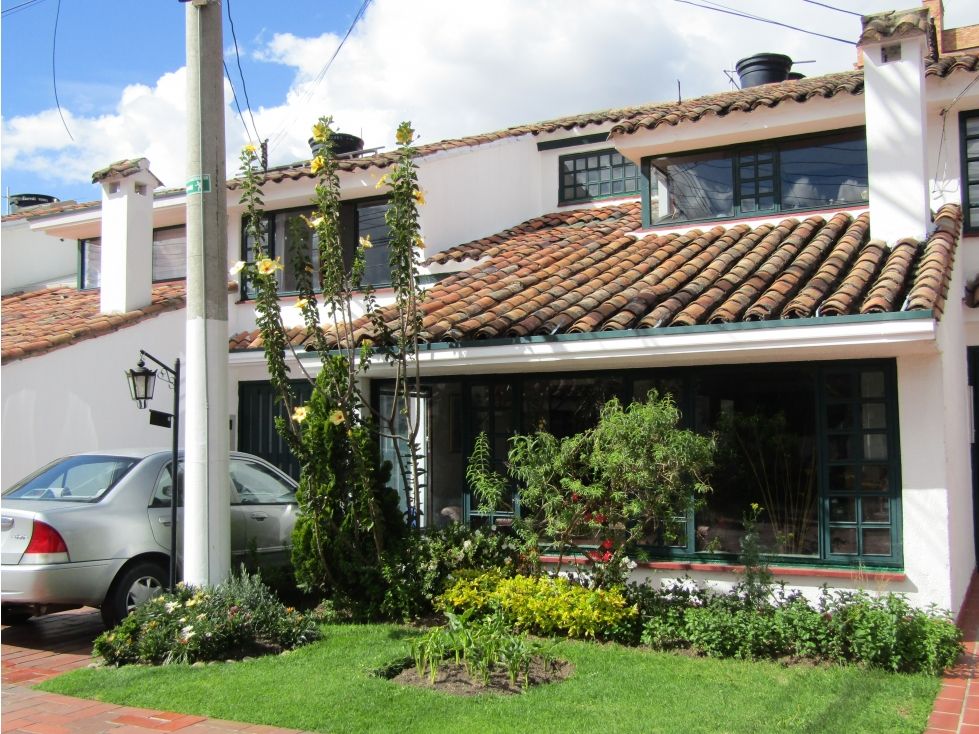 Casa en venta Cundinamarca Bogotá Cr El Bosque 275 m2 Habitaciones 4 Baños 6 Garajes 2 Precio $1300000000