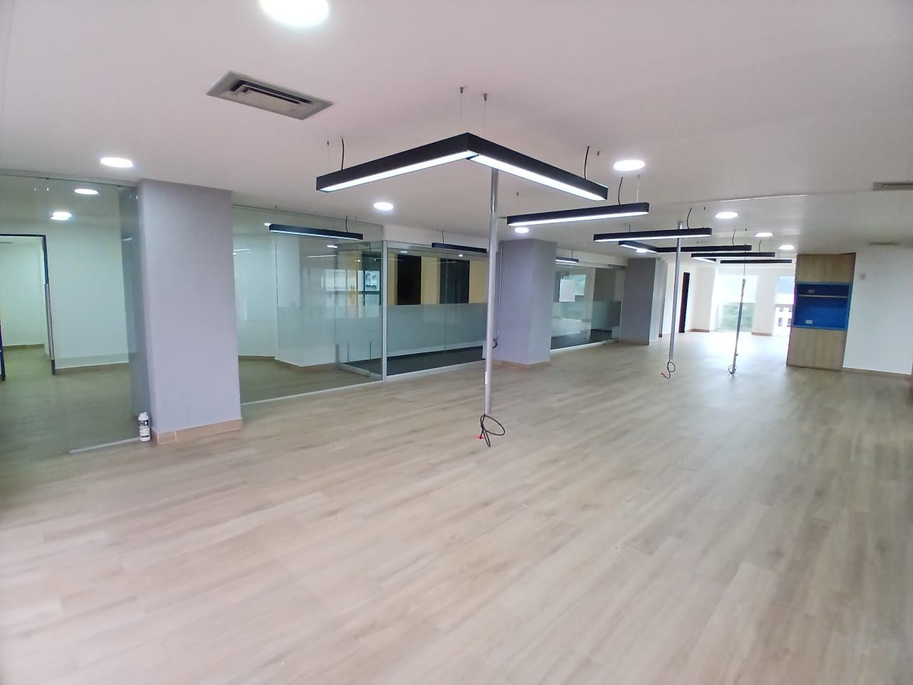 Oficina en arriendo Antioquia Medellín El Diamante No2 246 m2 Habitaciones 0 Baños 2 Garajes 4 Precio $21933160