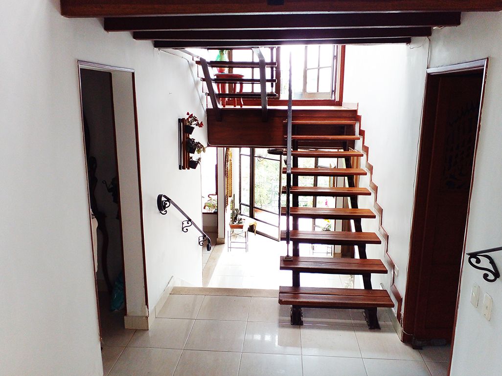 Casa en arriendo o venta Antioquia Envigado Asd 344 m2 Habitaciones 5 Baños 6 Garajes 2 Precio venta $3750000000 Precio arriendo $10000000