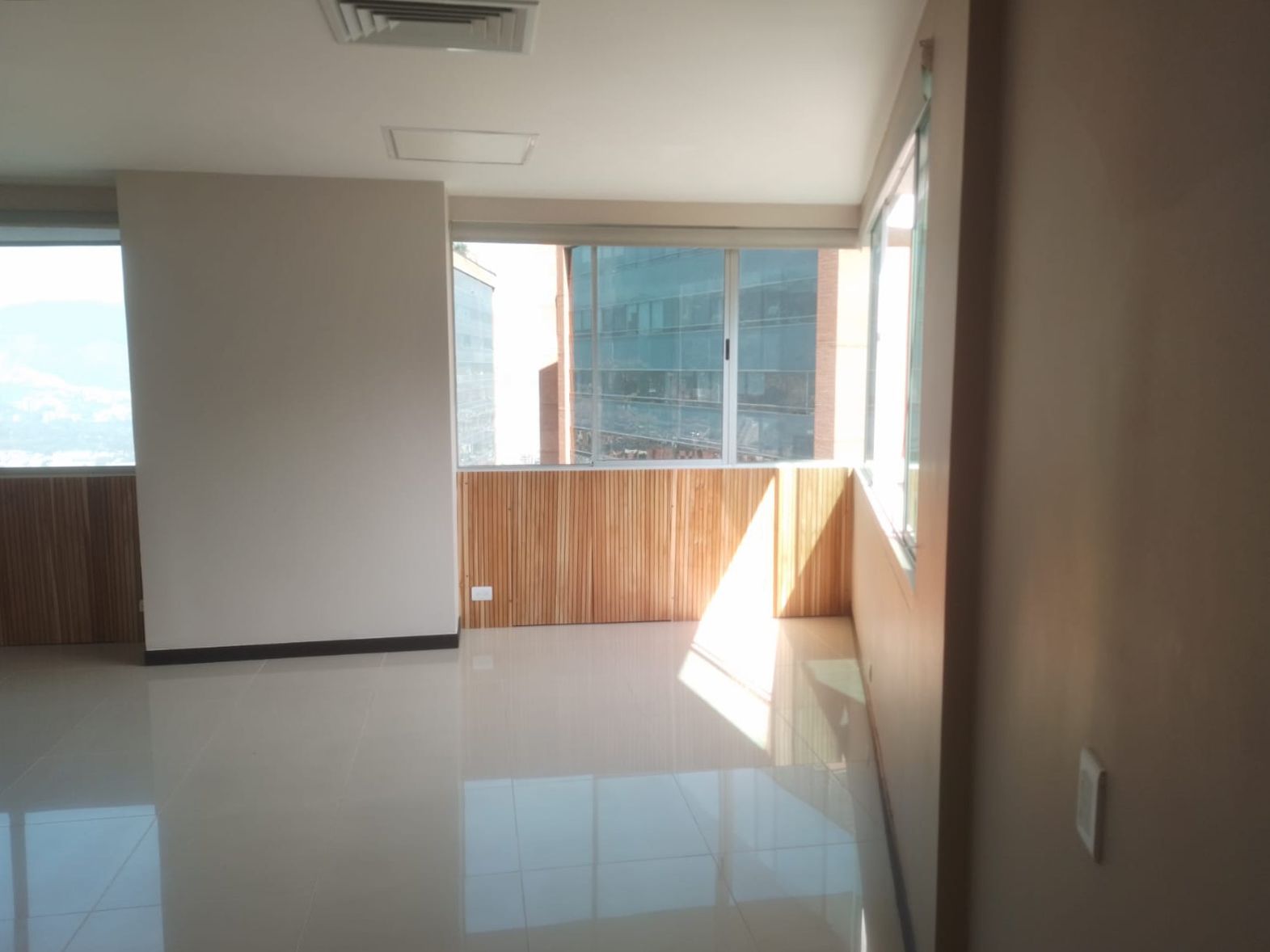 Oficina en arriendo Antioquia Medellín Los Naranjos 64 m2 Habitaciones 0 Baños 0 Garajes 3 Precio $5100000