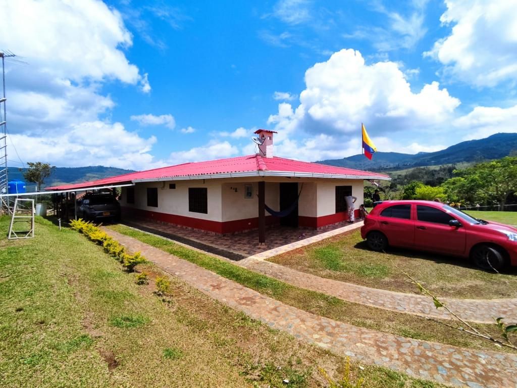 Finca en venta Valle Del Cauca La Cumbre La Cumbre 200 m2 Habitaciones 4 Baños 2 Garajes 10 Precio $550000000