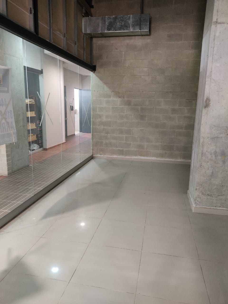 Local en arriendo o venta Antioquia Rionegro El Porvenir 22 m2 Habitaciones 0 Baños 10 Garajes 1 Precio venta $280000000 Precio arriendo $2500000