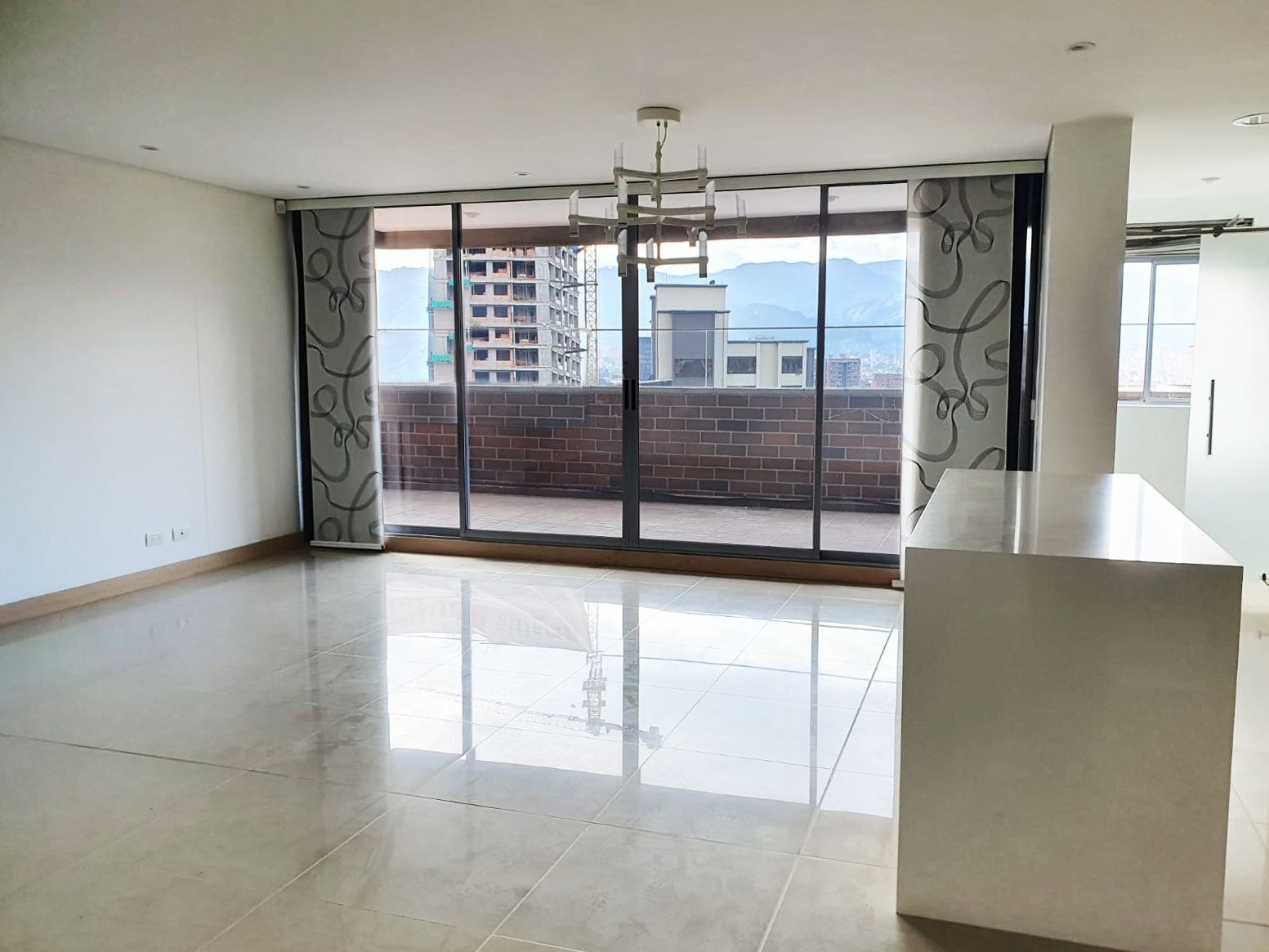 Apartamento en arriendo Antioquia Medellín Castropol 106 m2 Habitaciones 3 Baños 2 Garajes 3 Precio $4350000
