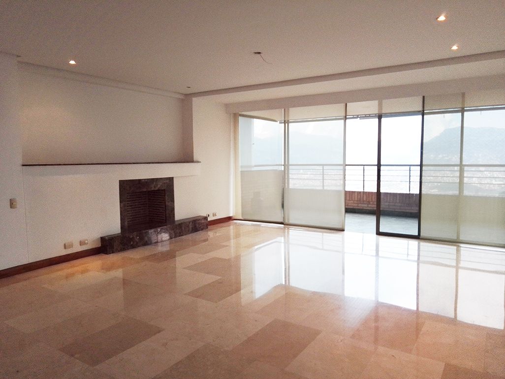Apartamento en arriendo o venta Antioquia Medellín El Tesoro 240 m2 Habitaciones 3 Baños 6 Garajes 4 Precio venta $1650000000 Precio arriendo $8600000