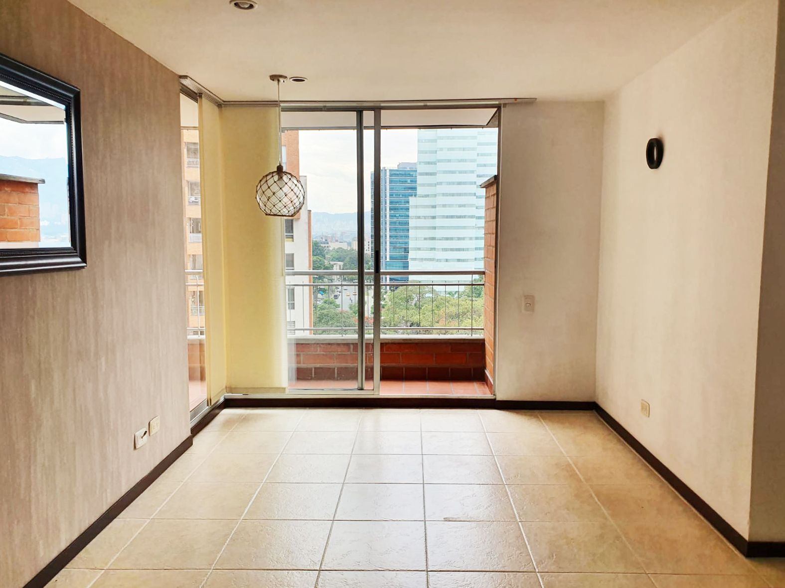 Apartamento en arriendo Antioquia Medellín Castropol 92 m2 Habitaciones 3 Baños 2 Garajes 2 Precio $2800000