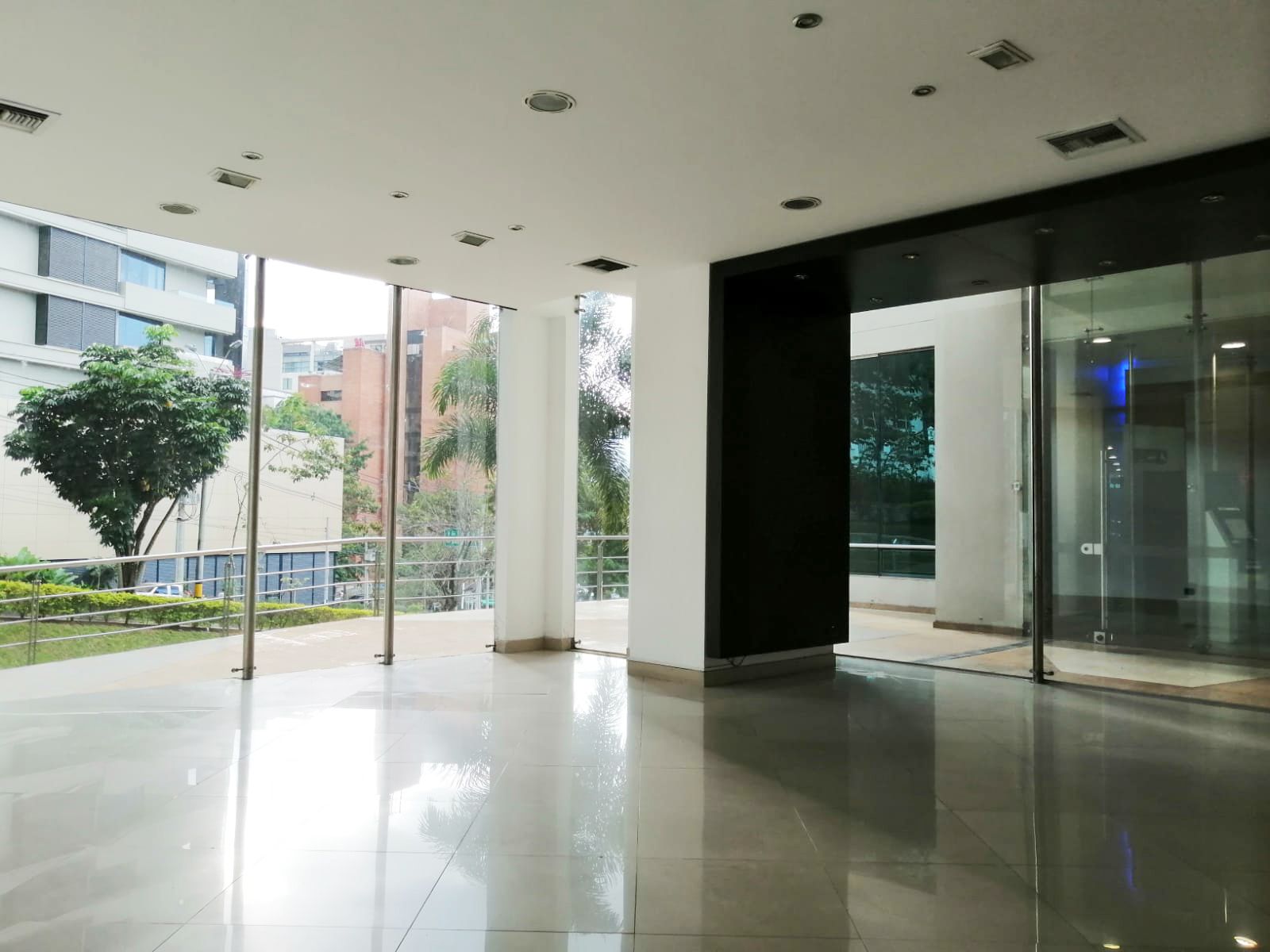 Local en arriendo Antioquia Medellín Alejandria 51 m2 Habitaciones 0 Baños 10 Garajes 2 Precio $9500000