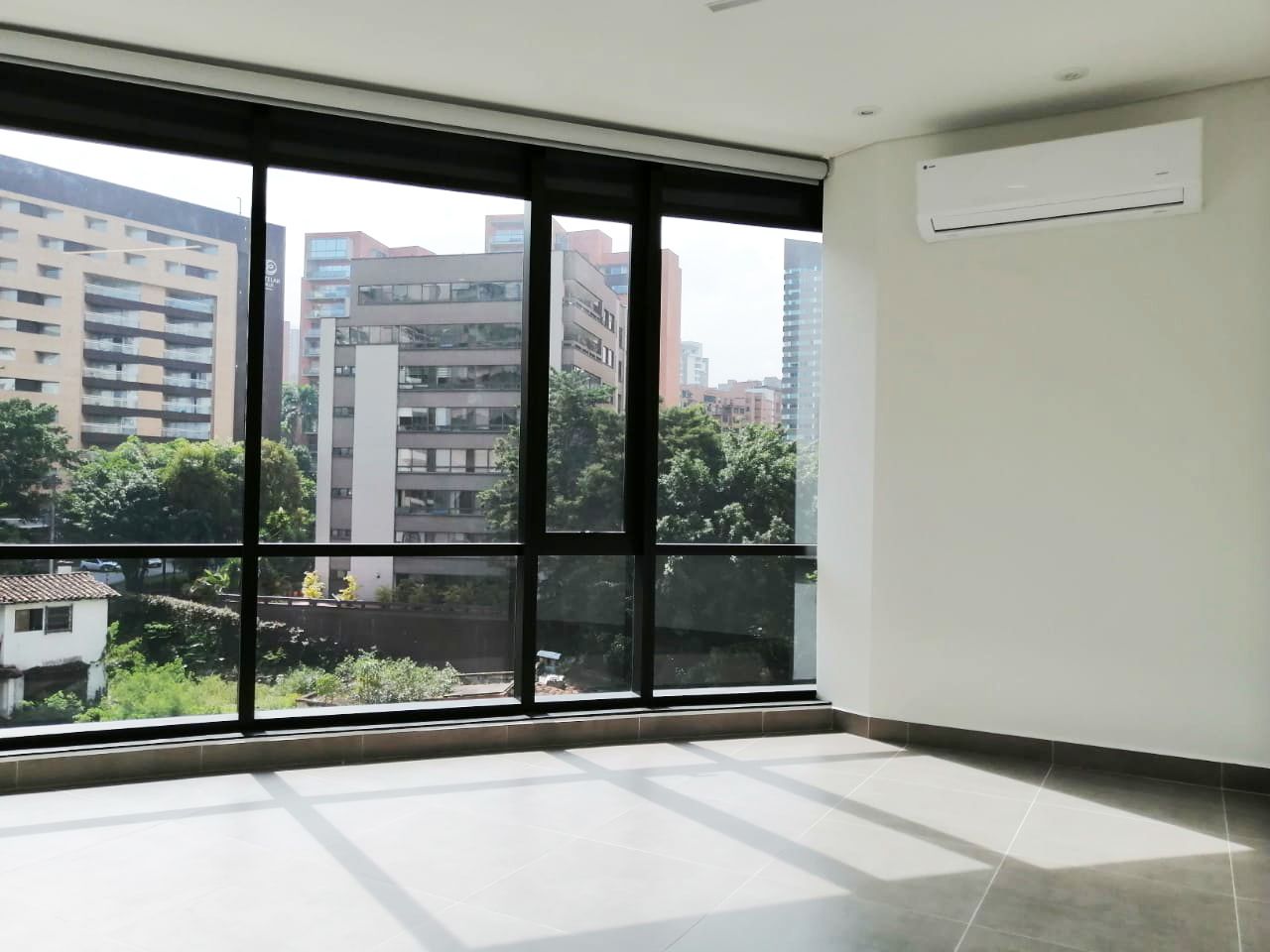 Oficina en venta Antioquia Medellín Alejandria 52 m2 Habitaciones 0 Baños 0 Garajes 2 Precio $595000000