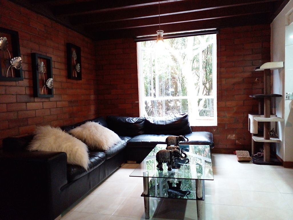 Casa en arriendo o venta Antioquia Medellín Altos Del Poblado 135 m2 Habitaciones 3 Baños 4 Garajes 3 Precio venta $810000000 Precio arriendo $3700000