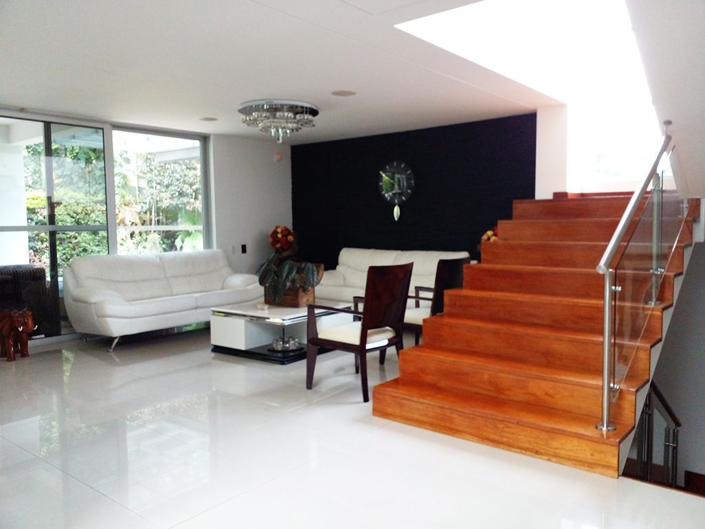 Casa en arriendo o venta Antioquia Medellín Altos Del Poblado 372 m2 Habitaciones 3 Baños 6 Garajes 5 Precio venta $3500000000 Precio arriendo $12700000