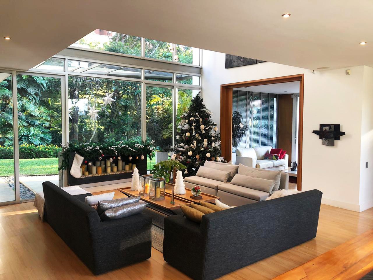 Casa en venta Antioquia Medellín El Tesoro 437 m2 Habitaciones 5 Baños 13 Garajes 7 Precio $3800000000